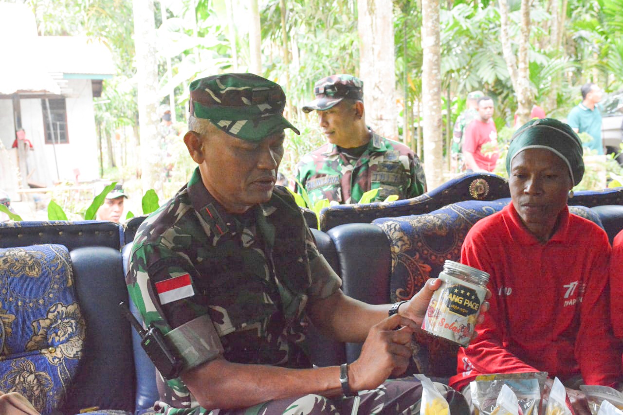 Produk UMKM Mama Papua Semakin Berkembang Danrem JO Serahkan Bantuan