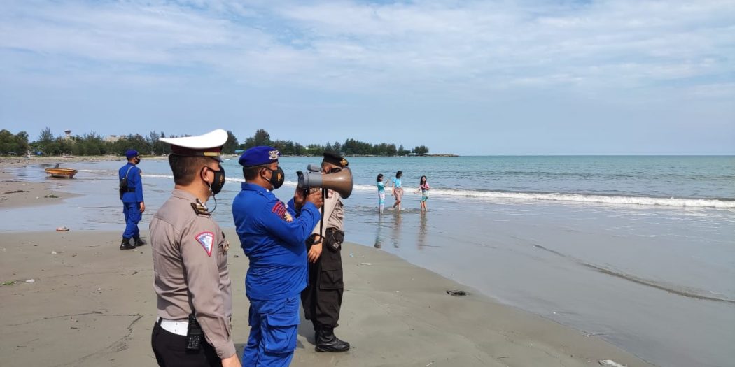 Imbau Prokes dan Larangan Berenang, Polairud Siaga Pantau Aktivitas